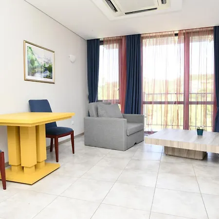 منتجع Complex Perpera 3*